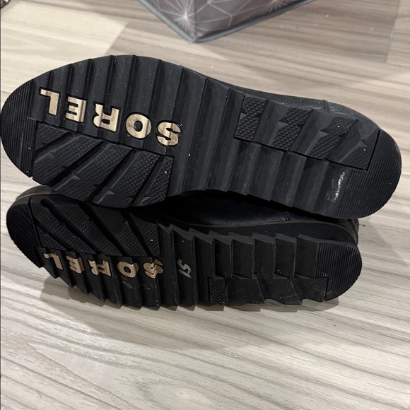 Sorel Black Boots - Picture 2 of 3